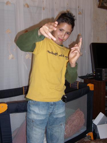 bo gosse ac le telephone ki sor de la poche lol